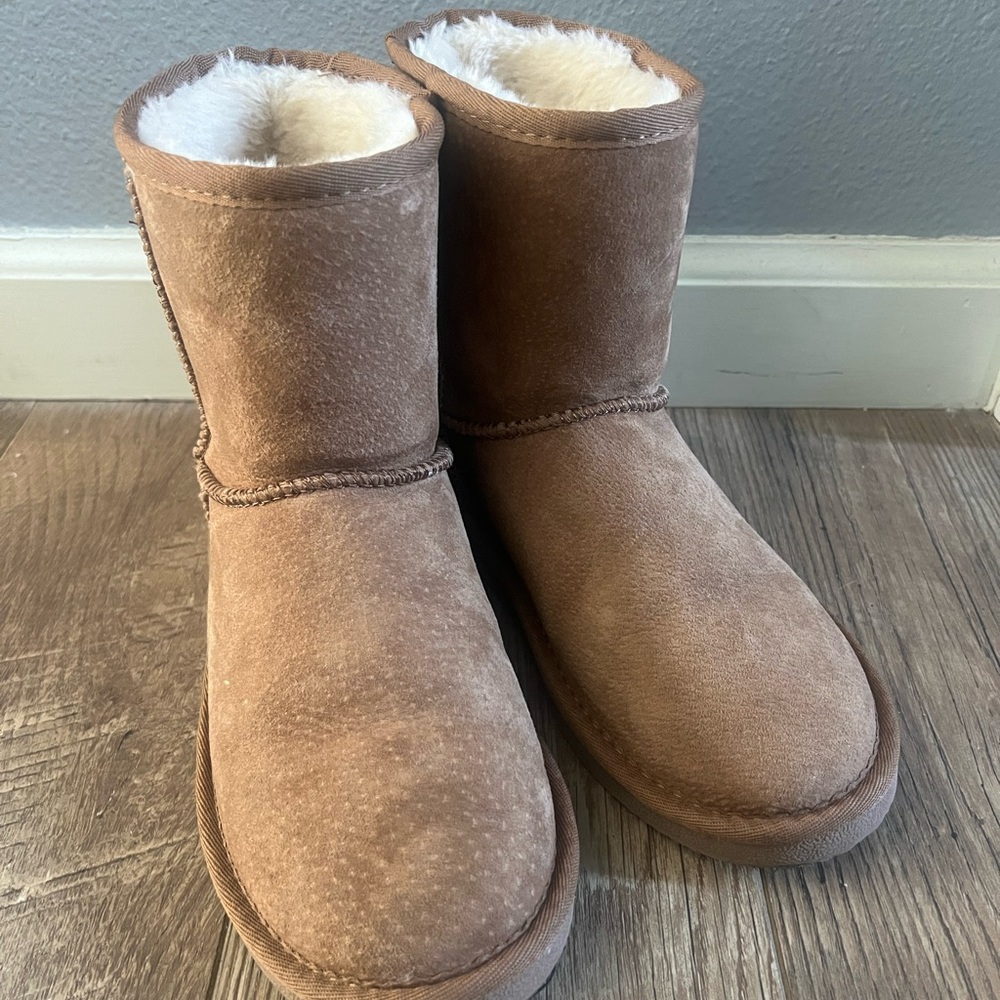 Women’s Suede Boot with Faux Fur Lining  - size 8